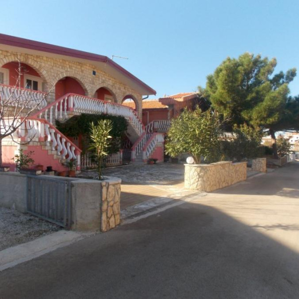 Vila LEČEK***