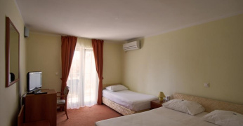 Hotel Vila Ružica izba s pristelkou a balkonom