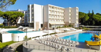 Vonkajši Bazén pohľad na hotel