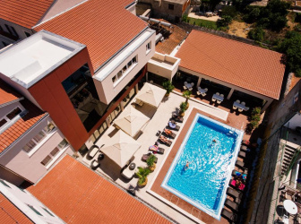 Hotel BOROVNIK***/****